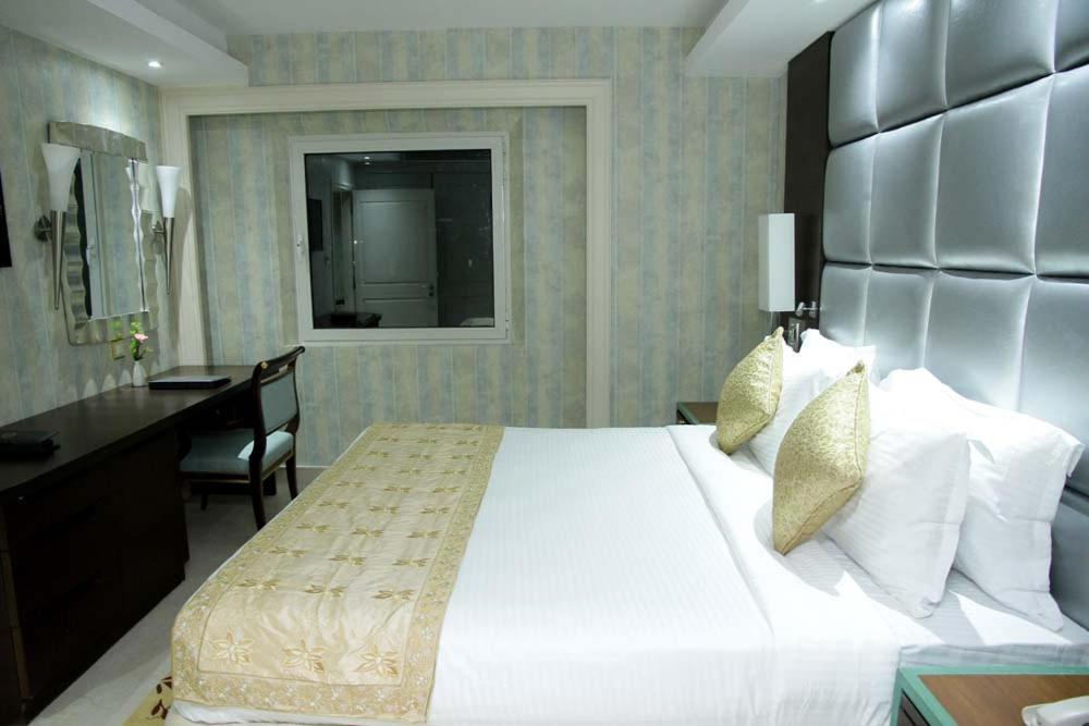 De Sovrani Hotel Calcutta Eksteriør billede