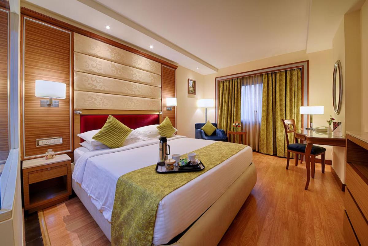 De Sovrani Hotel Calcutta Eksteriør billede