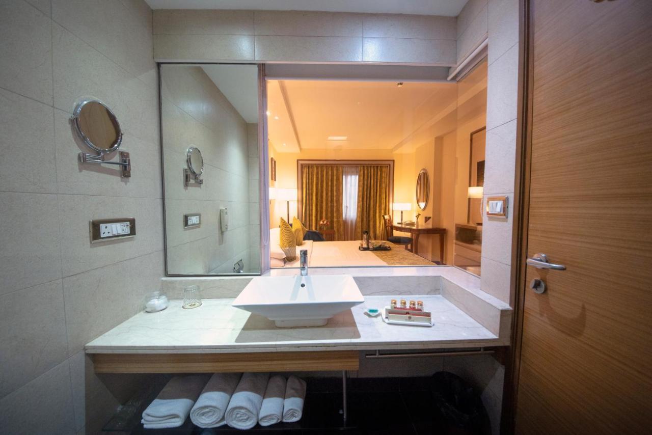 De Sovrani Hotel Calcutta Eksteriør billede